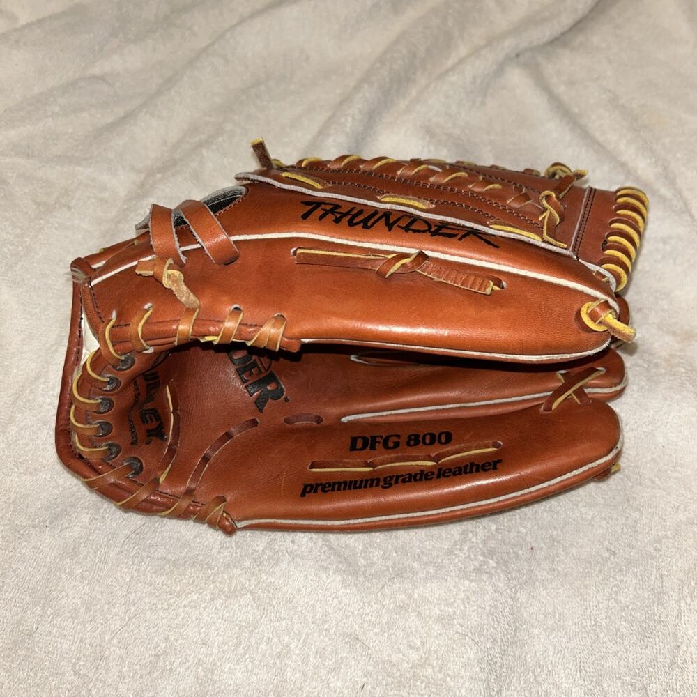 Dudley Thunder Softball Glove Mitt DFG 800 Right Hand Throw Excellent